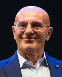 星空体育登录入口-萨基：米兰有机会重新加入意甲冠军的争夺，关键人物是莫德里奇