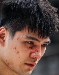 星空体育登录入口-伤痕明显！广州状元陈国豪面部骨裂 季后赛大概率戴面具对阵广东